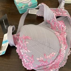Wacoal pink /gret NWT Lace Bra with Pink Floral Accents